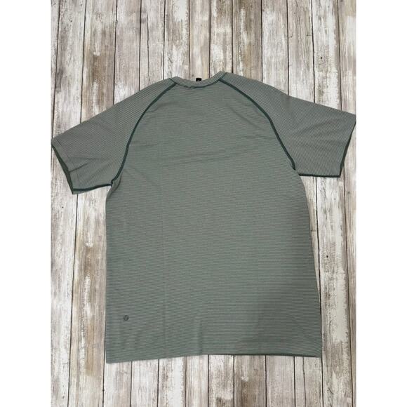 Lululemon Men's Short Sleeve Tech Shirt Size L Green - Picture 2 of 7